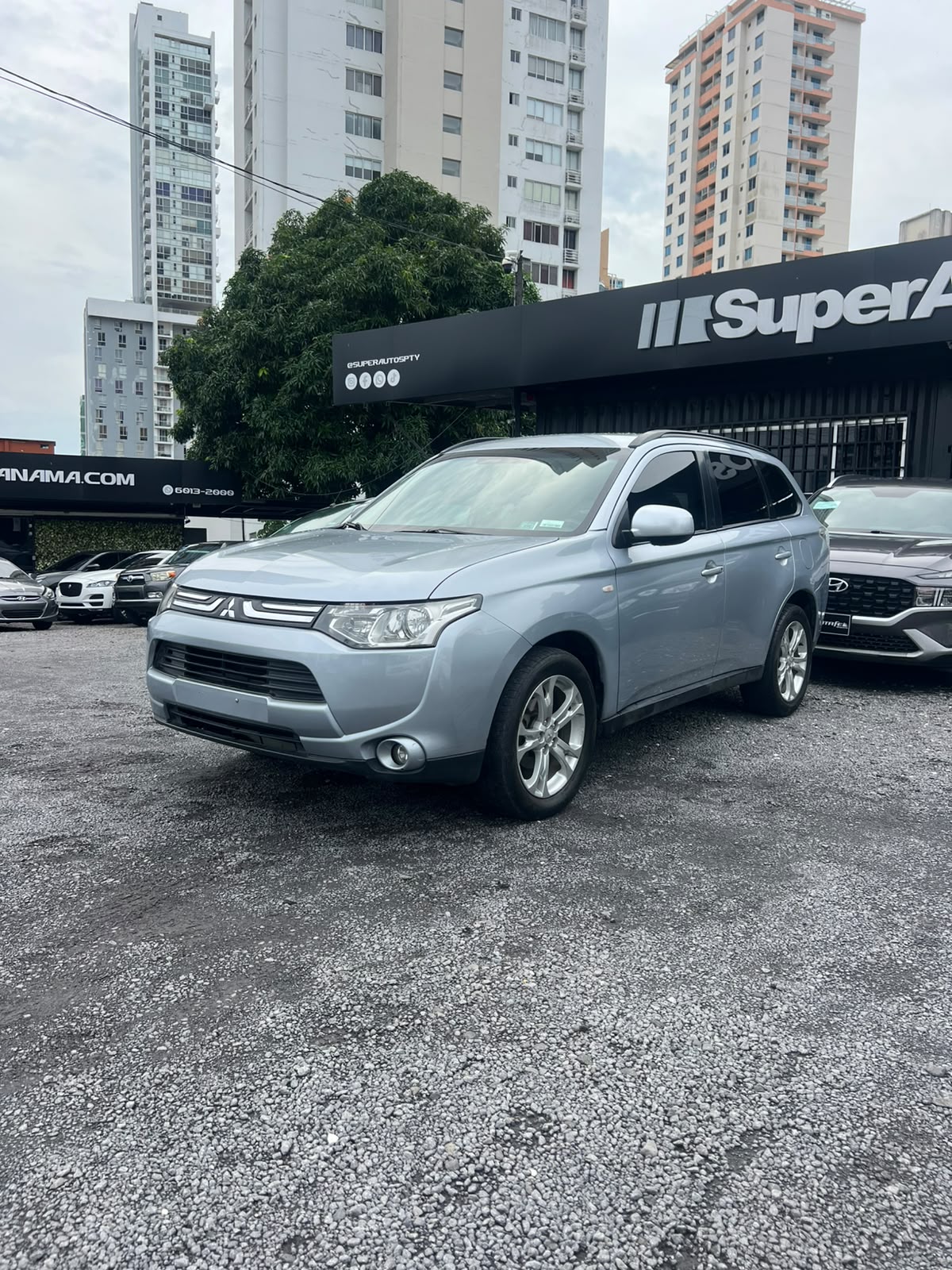 MITSUBISHI OUTLANDER
