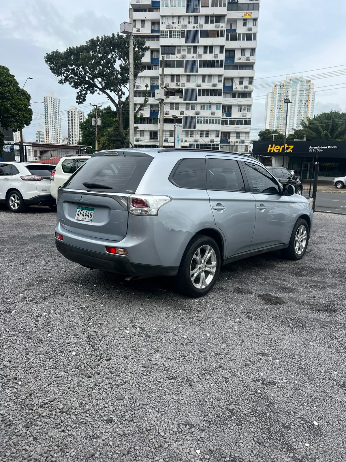 MITSUBISHI OUTLANDER