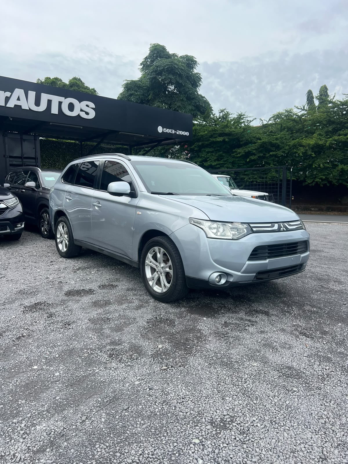 MITSUBISHI OUTLANDER