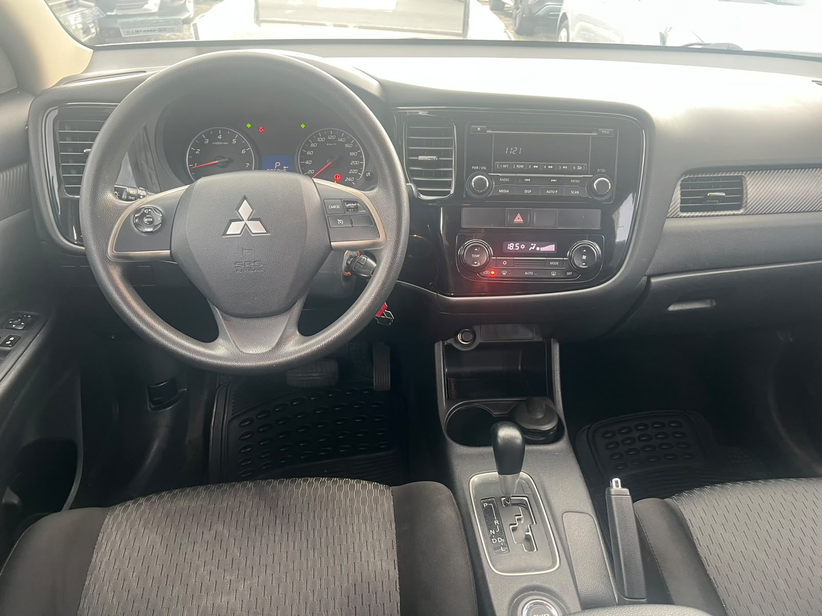 MITSUBISHI OUTLANDER