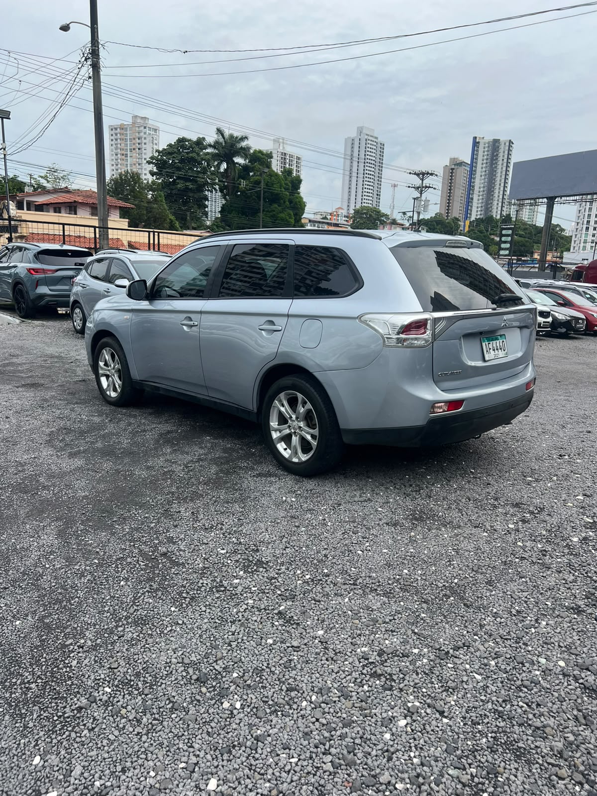 MITSUBISHI OUTLANDER